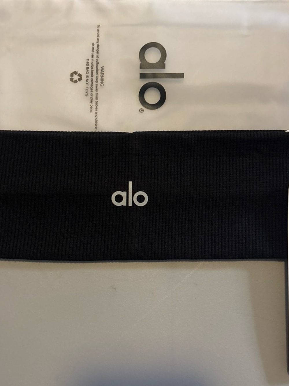 ALO Yoga Black white Logo Headband - Picture 4 of 5